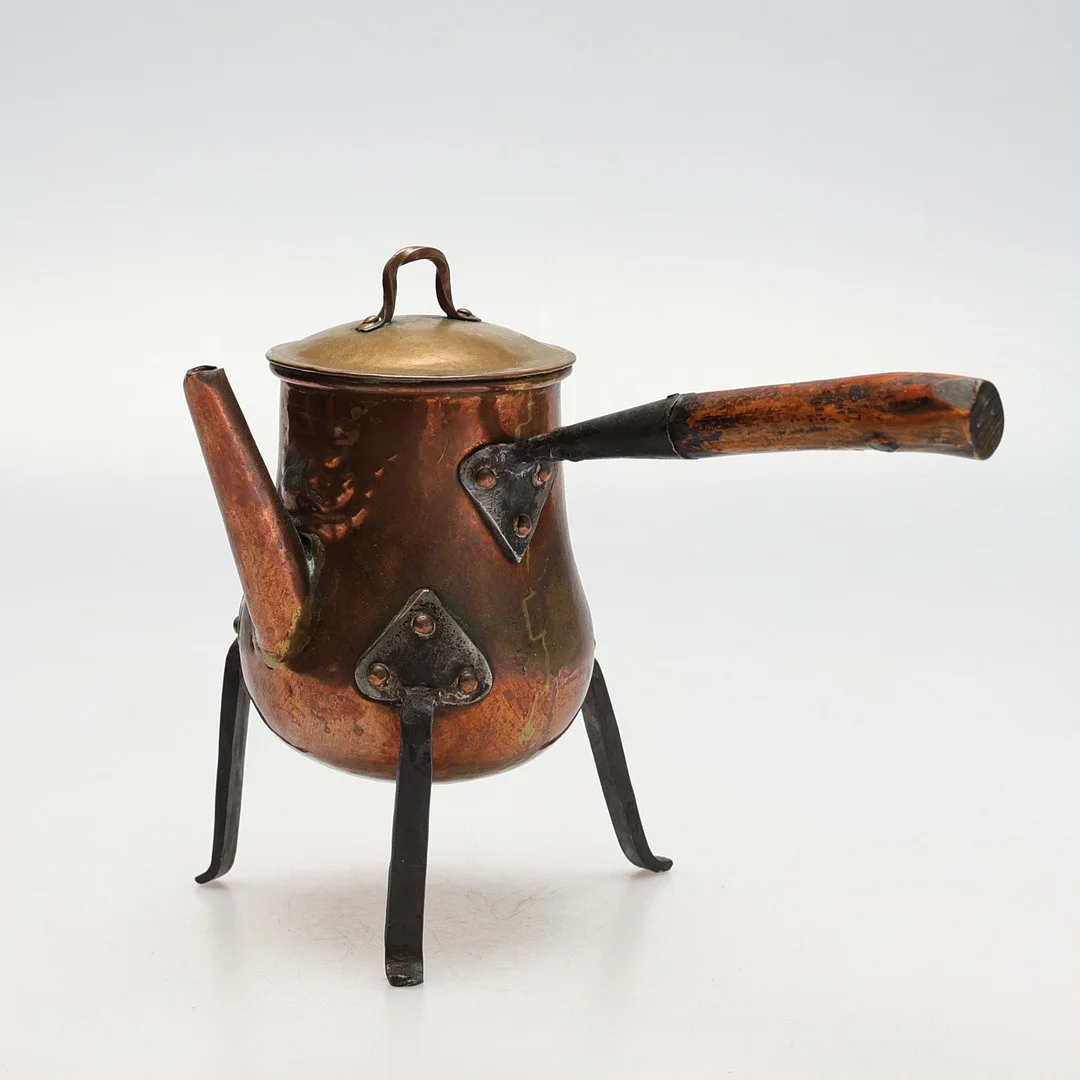 KAFFEKANNA. Koppar med träskaft, 1800-tal. — Pewter, Brass & Copper — Gomér & Andersson Jönköping