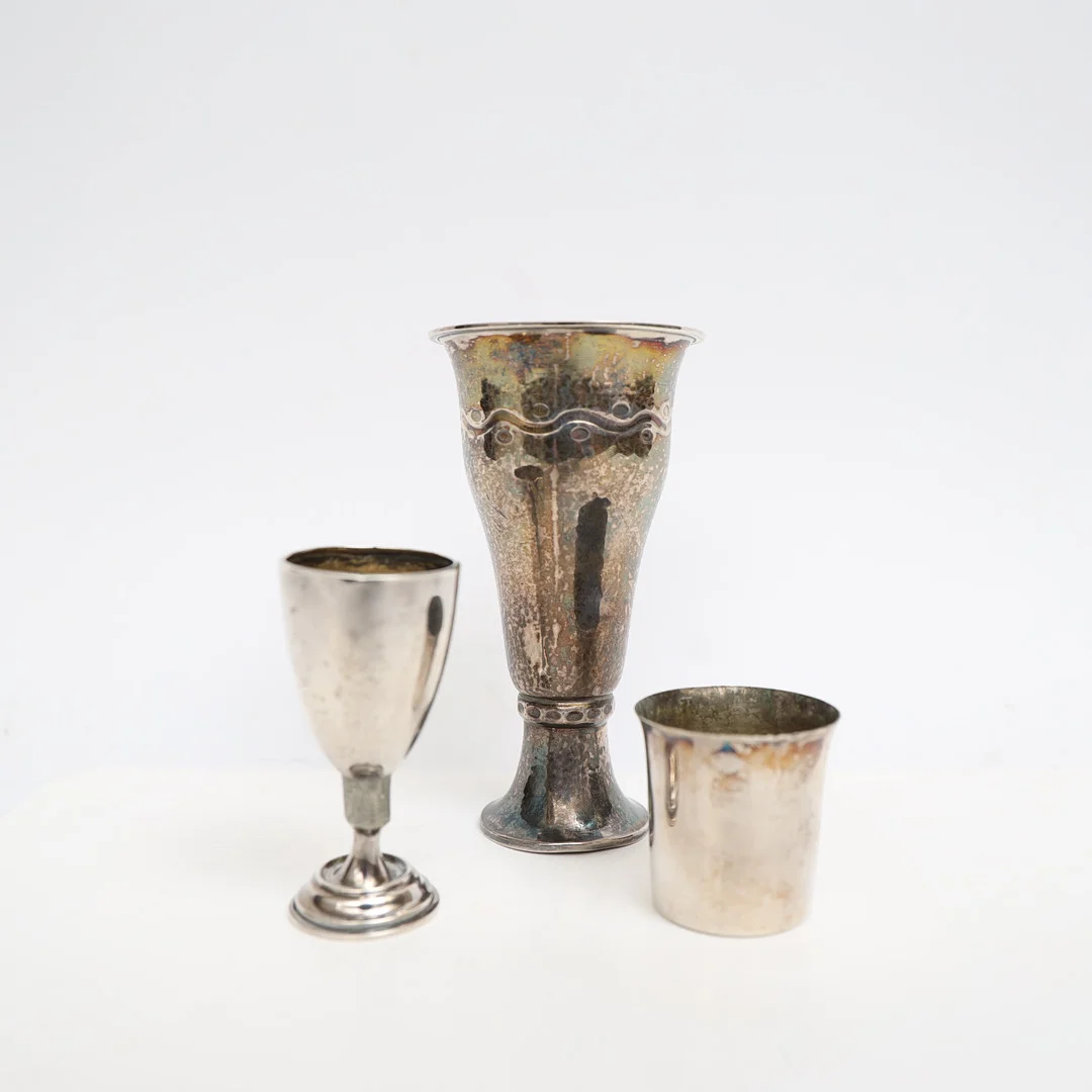 BÄGARE, 3st, silver, Danmark, England samt Sverige, stämplade. — Silver — Falun Auktionsbyrå