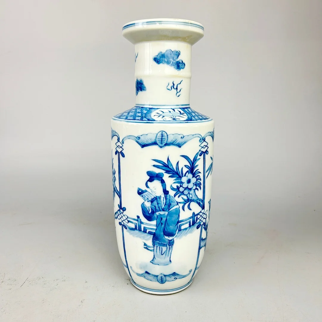 CHINESE BLUE & WHITE PORCELAIN VASE. — Ceramics & Porcelain — Chalkwell Auctions