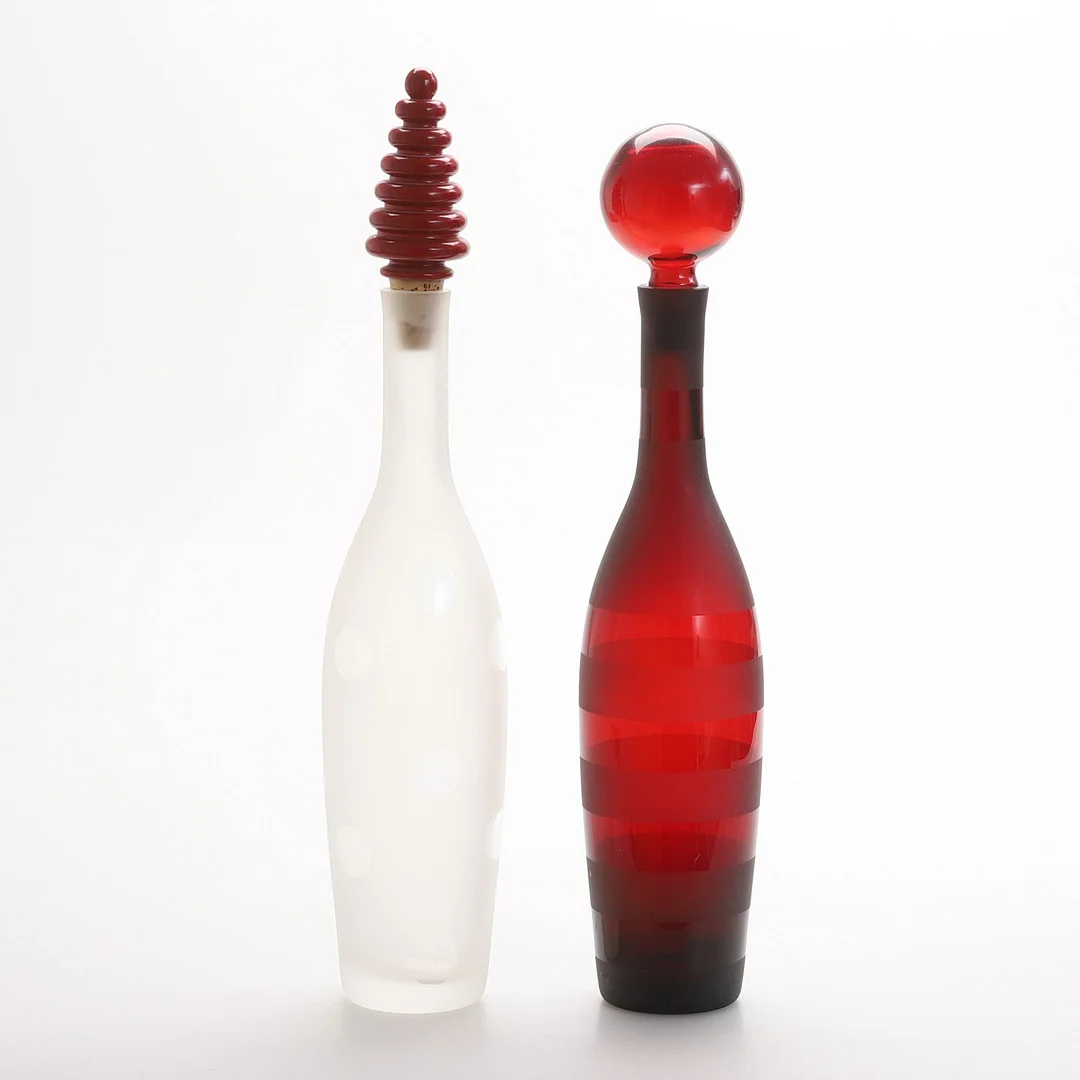 BERIT JOHANSSON. Karaffer, 2 stycken, osignerade. — Art glass — RA Auktionsverket Norrköping