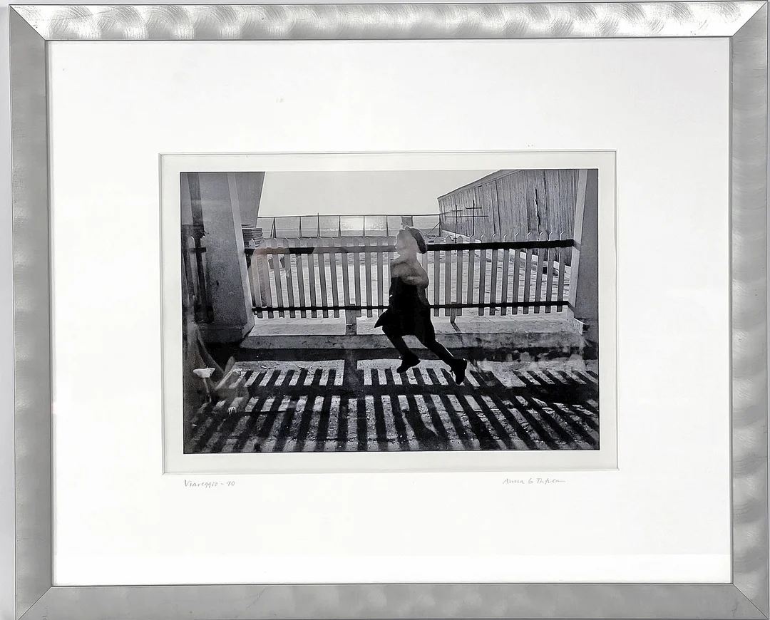 ANNA G TUFVESSON. "Viareggio", fotografi, signerad & daterad -90. — Photography — Roslagens Auktionsverk