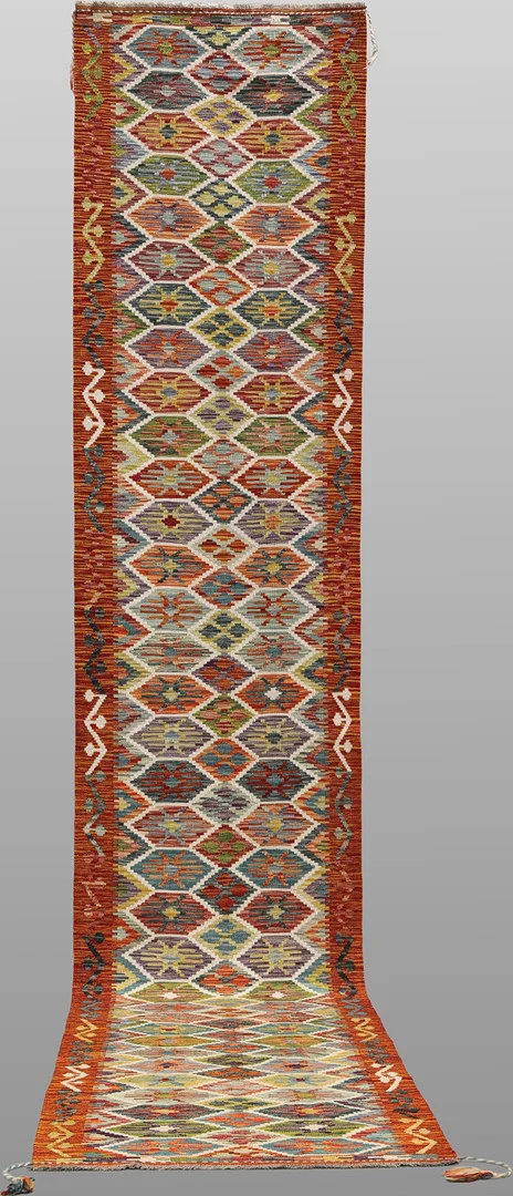 ORIENTMATTA, kelim, klassisk design gallerimodell, ca 490 x 81 cm. — Oriental Carpets & Textiles — Skandia Auktion