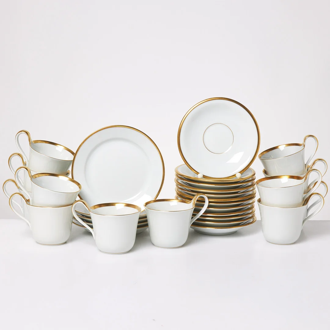 SIGVARD BERNADOTTE. Kaffeservis, 17 dlr, "Golden Sun", porslin, dekor av guldkant, Bing & Gröndahl, Danmark. — Tableware — Stockholms Auktionsverk Sickla