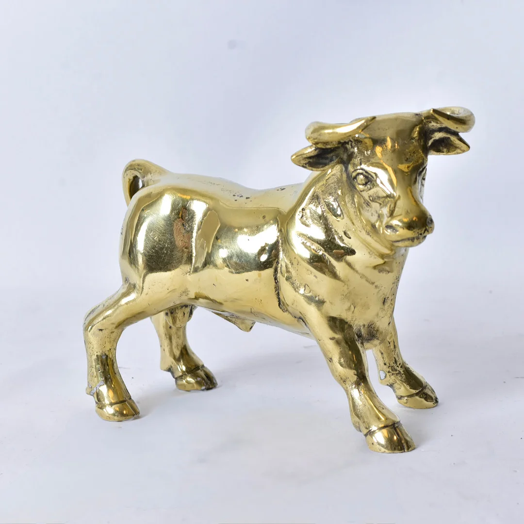 ANDREAS WARGENBRANT. "El Bull, Bull or bear", guldpatinerad brons, gjutarsignatur samt gjutarstämpel. — Sculptures & Bronzes — Halmstads Auktionskammare