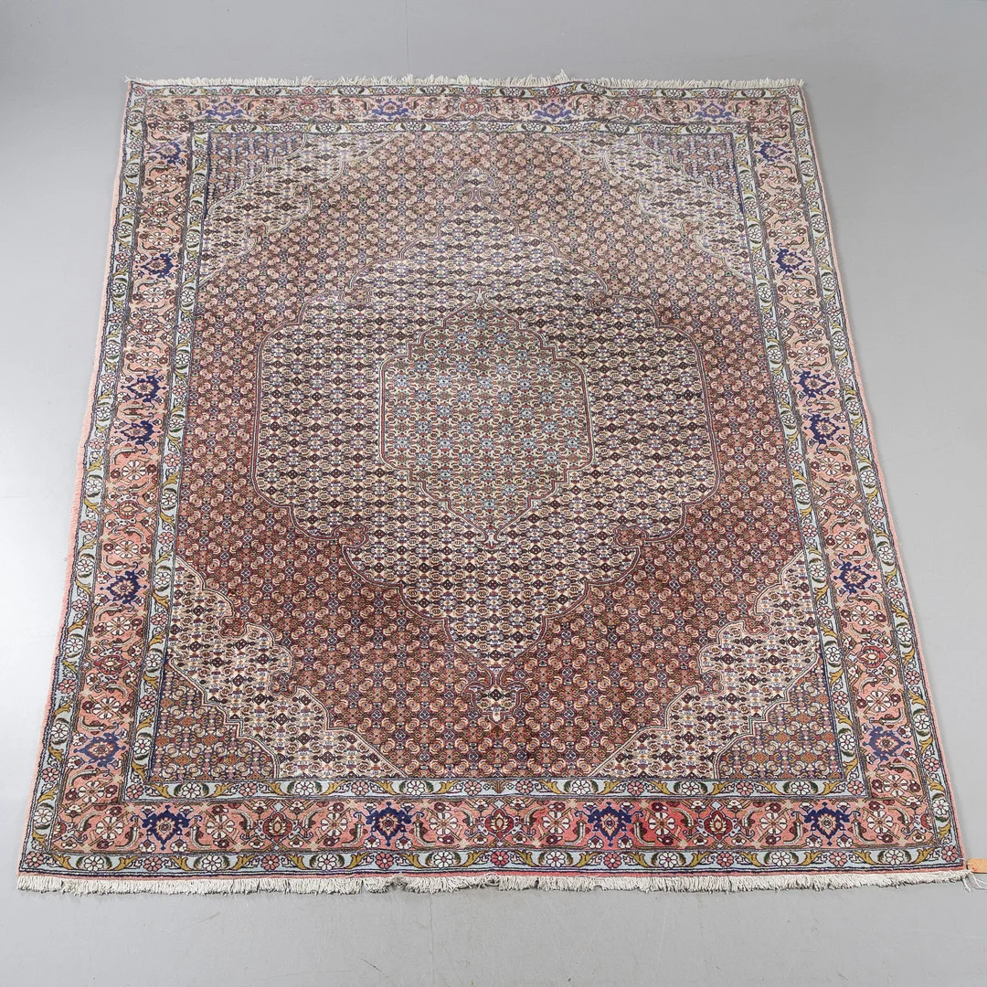 MATTA, handknuten, Senneh Bidjar, ca 240 x 230 cm, 1900-talets slut. — Oriental Carpets & Textiles — Stockholms Auktionsverk Helsingborg