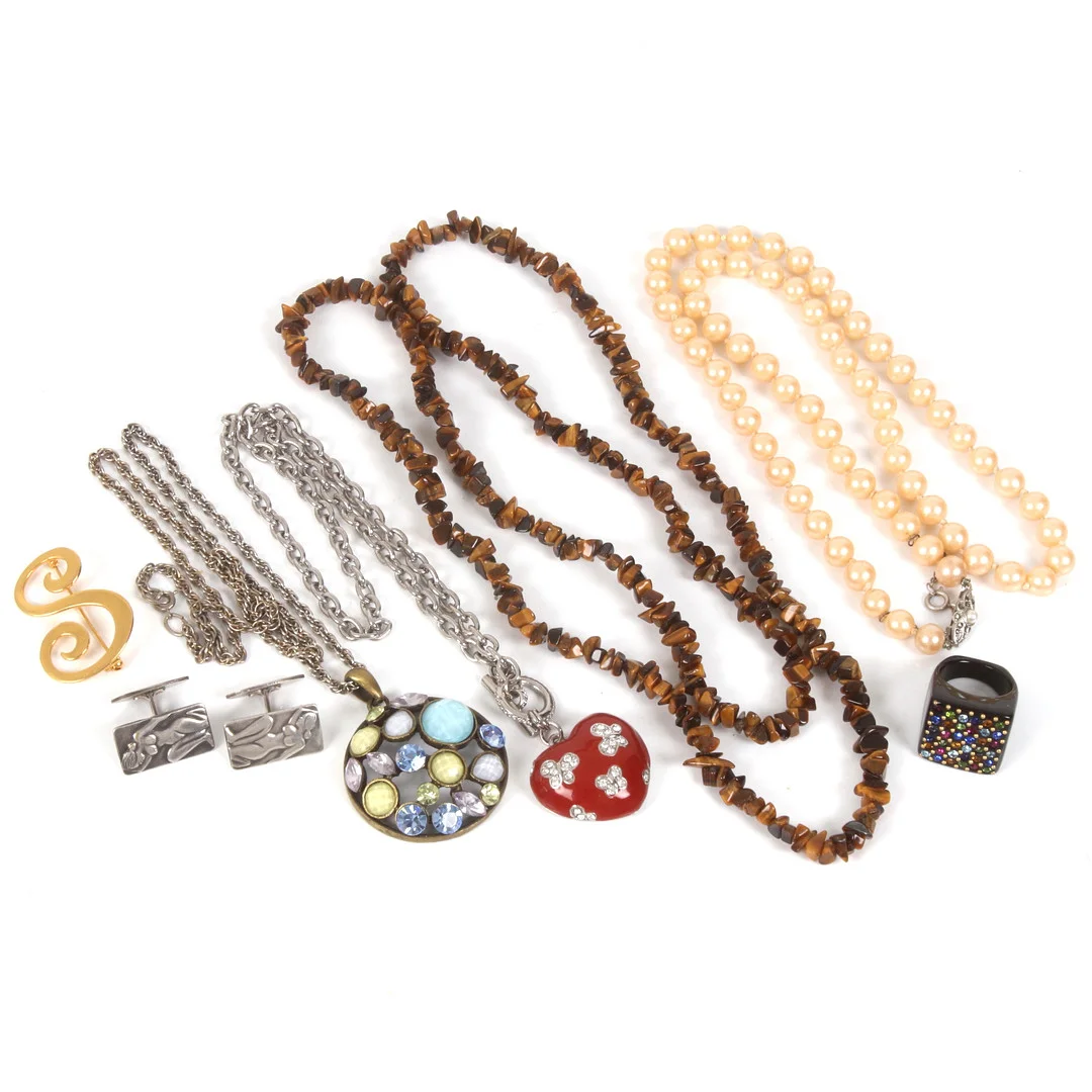 BIJOUTERIER, 7 delar, manschettknappar, collier, brosch, hängen. — Costume Jewellery — Stadsauktion Sundsvall