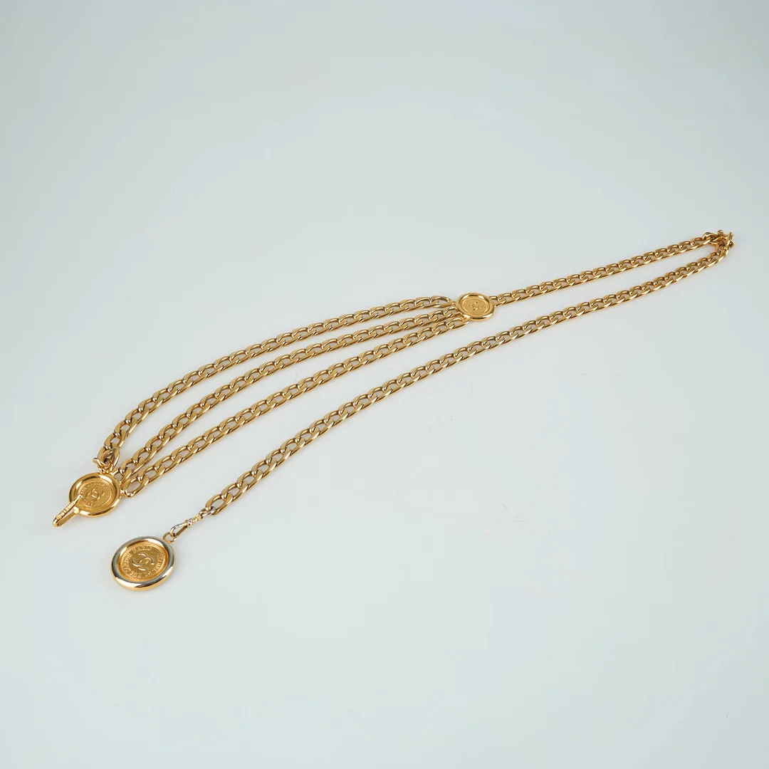 CHANEL, Bälte. — Vintage & Designer Fashion — Stockholms Auktionsverk Helsinki