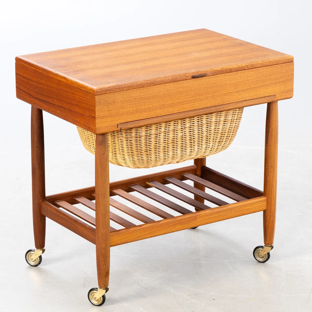Vitzé, Teakholz Nähtisch, 1960er Jahre. — Other — Stockholms Auktionsverk Hamburg