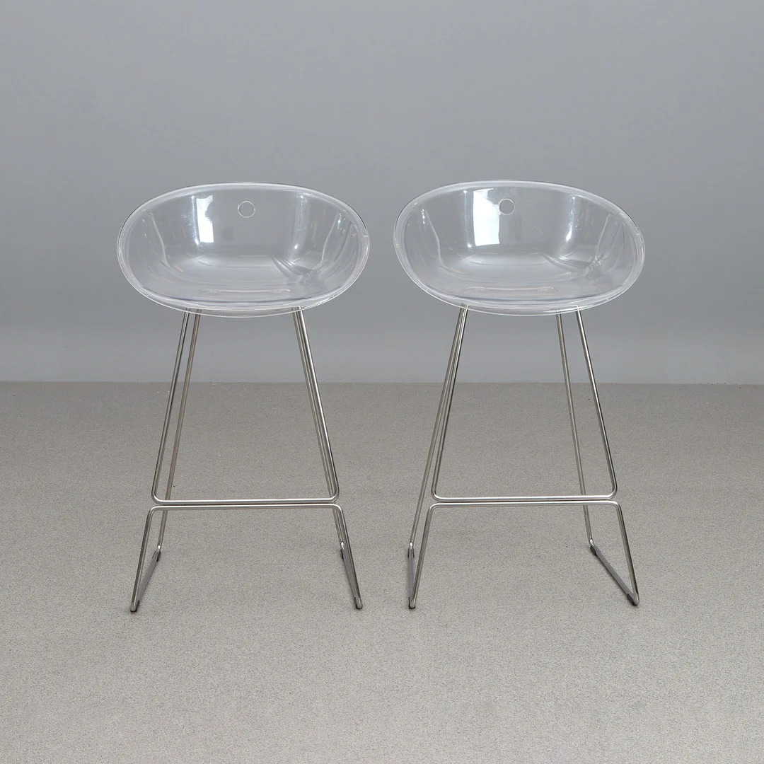 PEDRALI, BARSTOLAR, ETT PAR. Plexiglas och förkromad metall. Italien, samtida tillverkning. — Armchairs & Chairs — Skånes Auktionsverk
