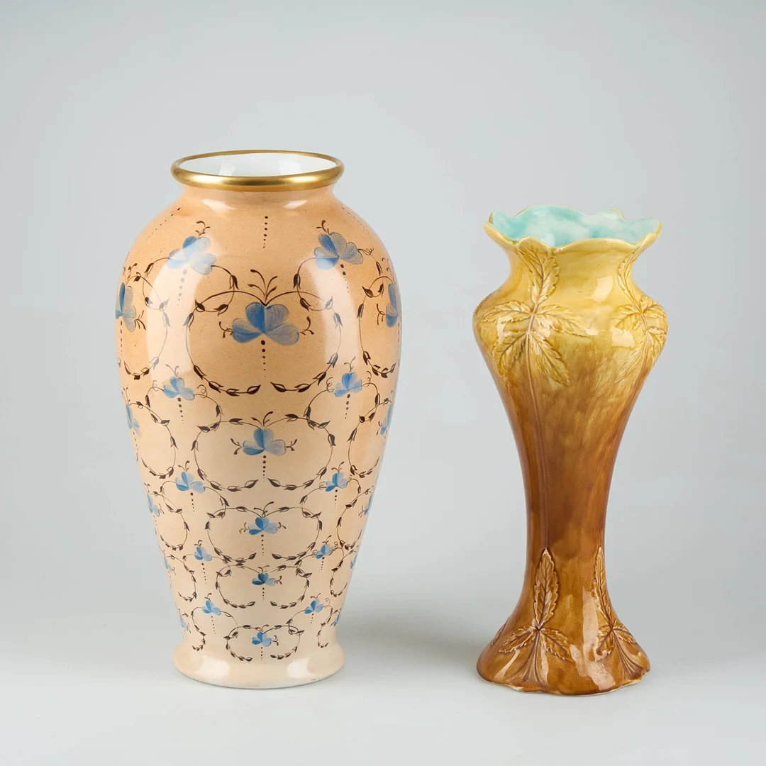 VASER, 2 st, Arabia Finland, glaserad keramik. — European — Stockholms Auktionsverk Helsinki
