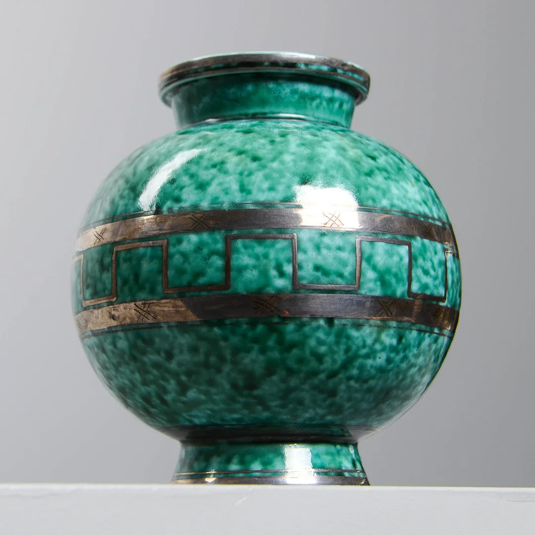 WILHELM KÅGE. Klotvas, modell 1045, Gustavsberg. — European — Formstad Auktioner