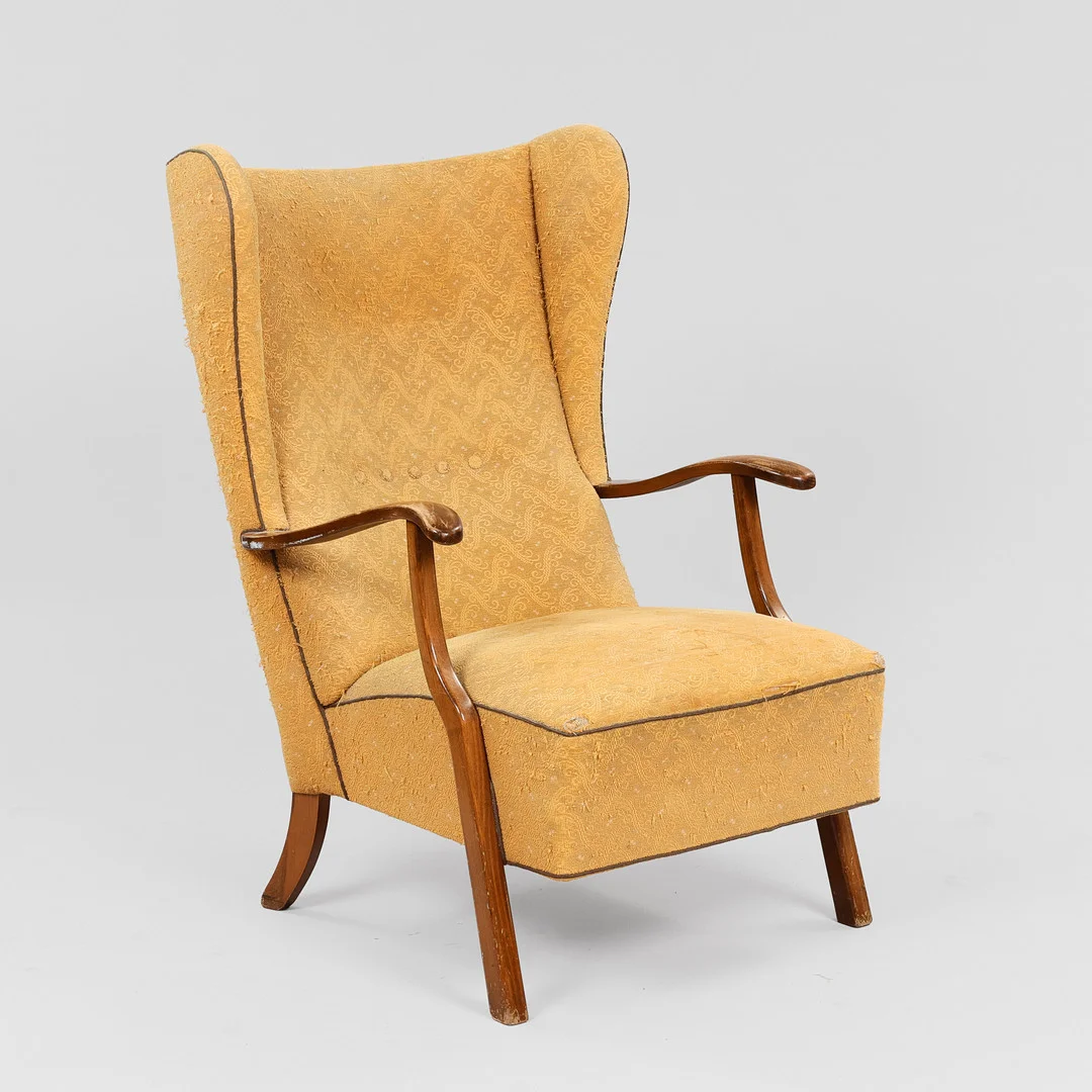 Øreklapstol af bøgetræ, 1940'erne, Danmark. — Armchairs & Chairs — Palsgaard Kunstauktioner