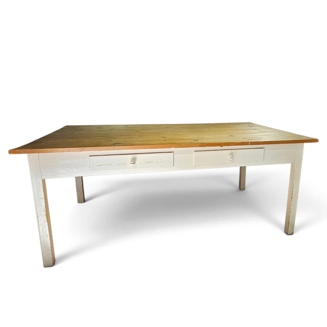 Mesa de "cocina" en madera con estructura pintada blanca. Con cajones. — Tables — Arce Auctions