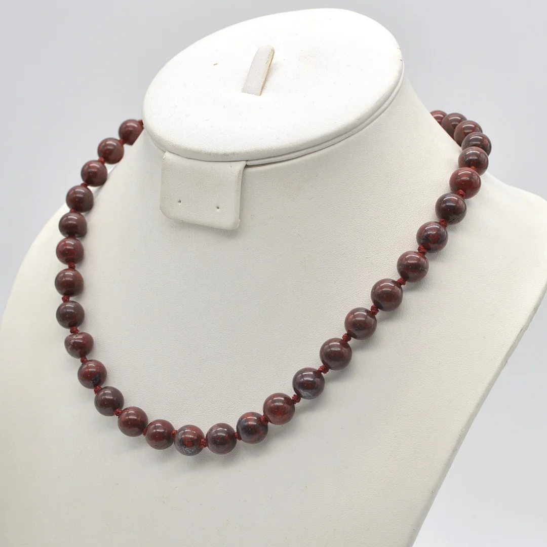 PERLENCOLLIER AUS JASPIS, EINZELN GEKNÜPFT, VERSILBERTER VERSCHLUSS, 20. JAHRHUNDERT. — Necklace — Kunst- und Auktionshaus Kleinhenz