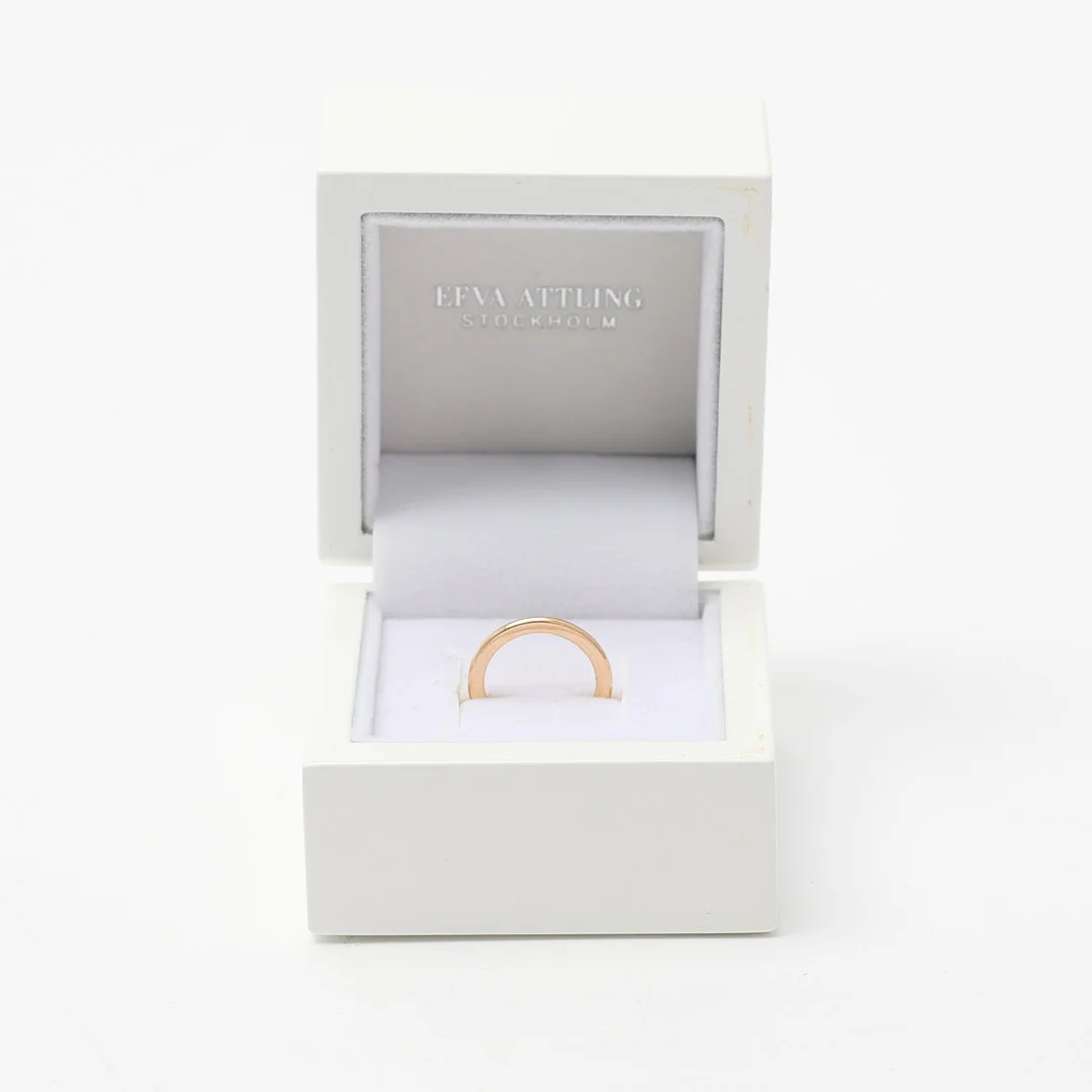 EFVA ATTLING. Ring, guld 18K. — Rings — Uppsala Auktionskammare