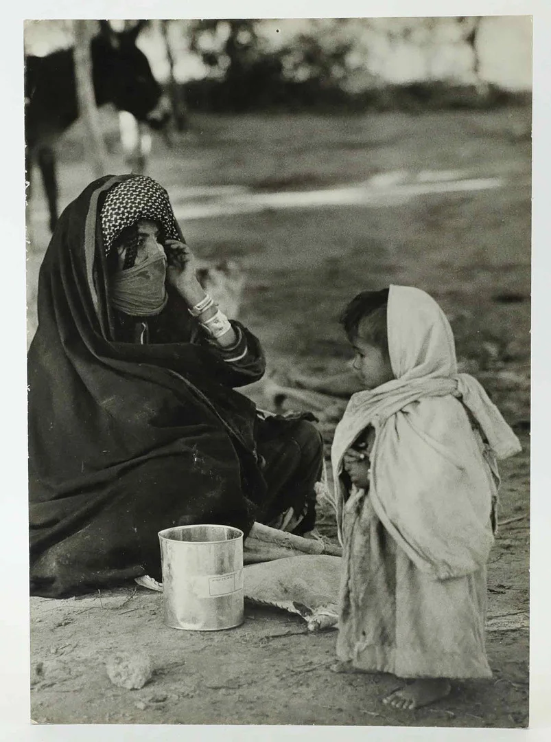 SVEN GILLSÄTER (1921–2001). fotografi, "Orientaliska kvinnor", 1900-talets mitt. — Photography — Hälsinglands Auktionsverk