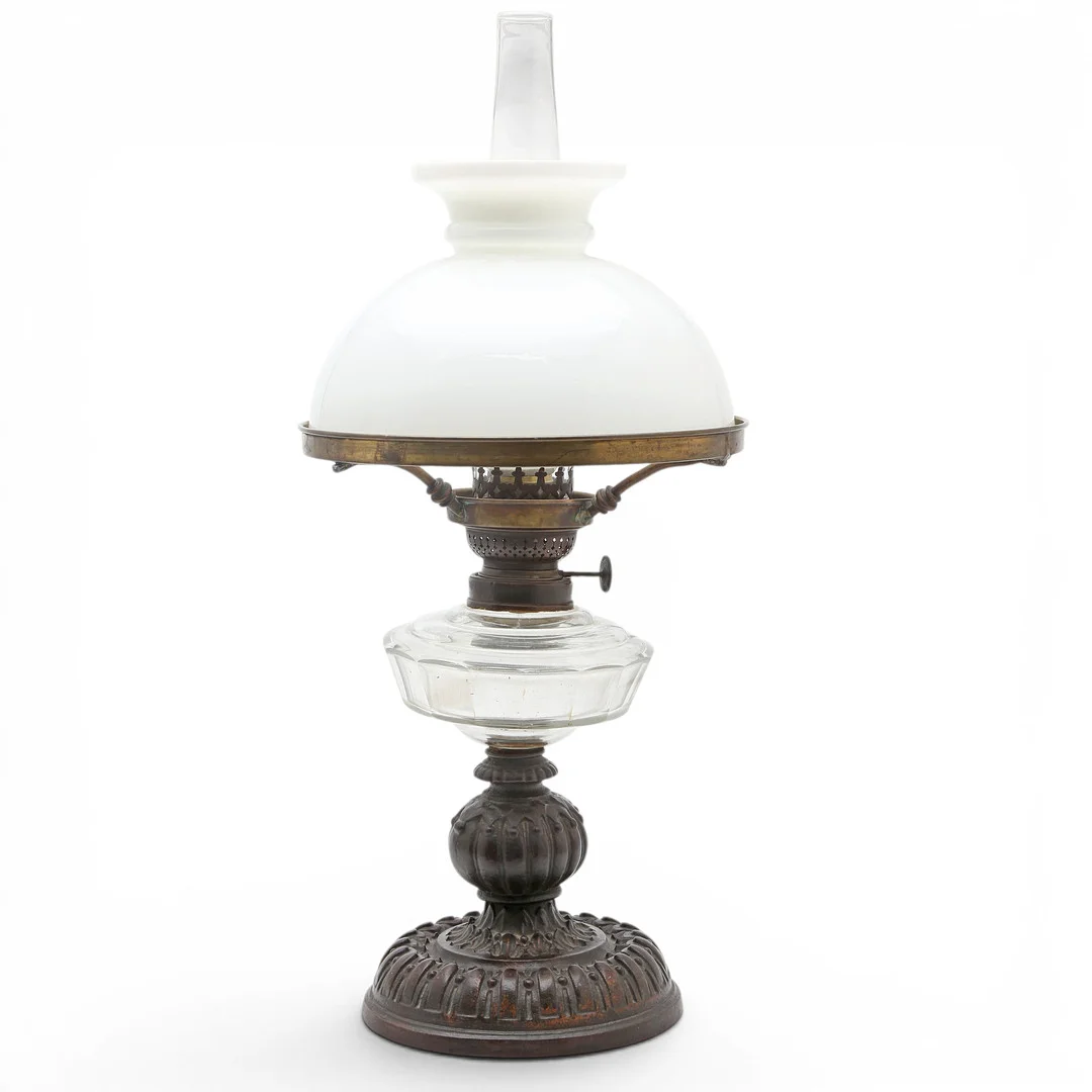 French oil lamp in calamine with bronze patina and glass, late 19th Century. — Table Lamps — Balclis