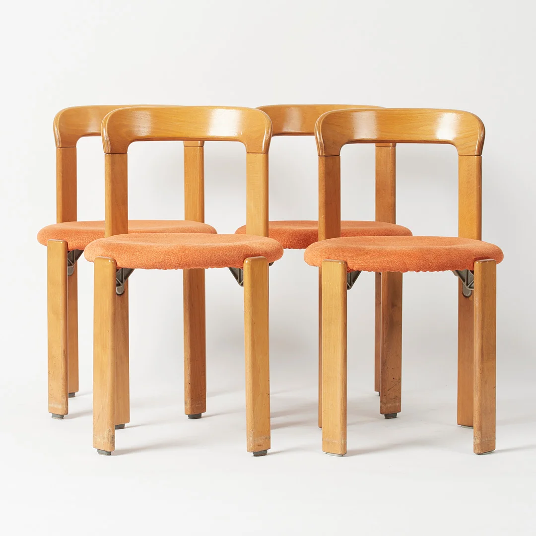 BRUNO REY. Kusch & Co. Set Stühle / Esszimmerstühle, Modell 'Rey Chair 33', Buche, Textil, Entwurf 1971, Deutschland. (4). — Armchairs & Chairs — Stockholms Auktionsverk Köln