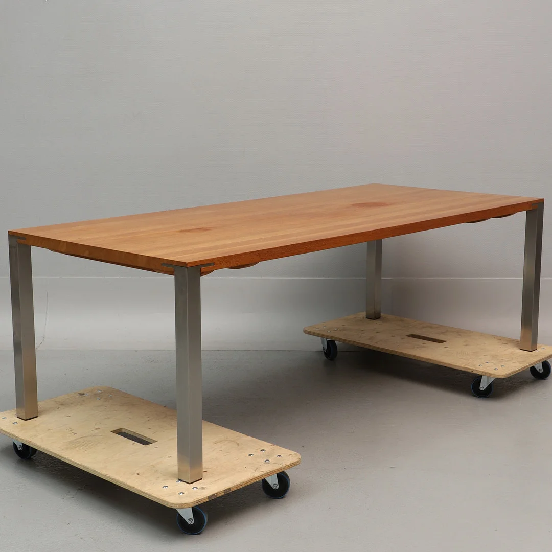 SØREN NISSEN & EBBE GEHL. Matbord, ek & rostfritt stål, Naver Collection, modell GM 2114, Gramrode Møbelfabrik A/S, Danmark, 2005. — Dining tables — Ekenbergs Auktioner