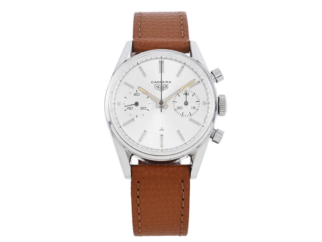 HEUER, Carrera 45 (T Swiss), Cal Valjoux 92, Serie nr. 74481, Ref nr. 3647 S, kronograf, herrur, 35,3 mm, stål, manuell, plexiglas, urverk och boett signerad "Heuer Leonidas SA", läderband, ca 1967. — Klockor/Heuer — Kaplans