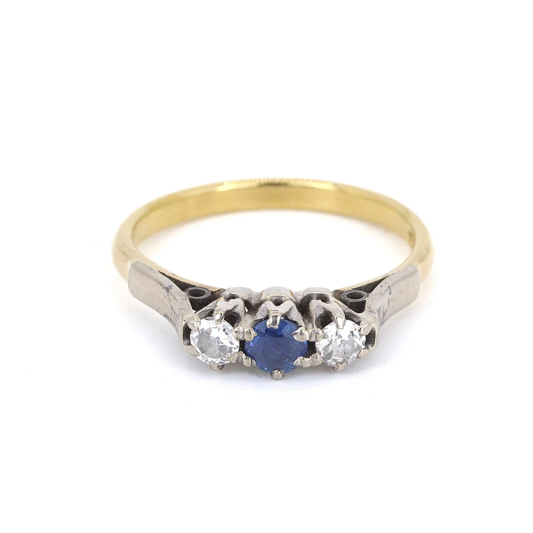 18CT SAPPHIRE & DIAMOND RING. — Rings — Chalkwell Auctions
