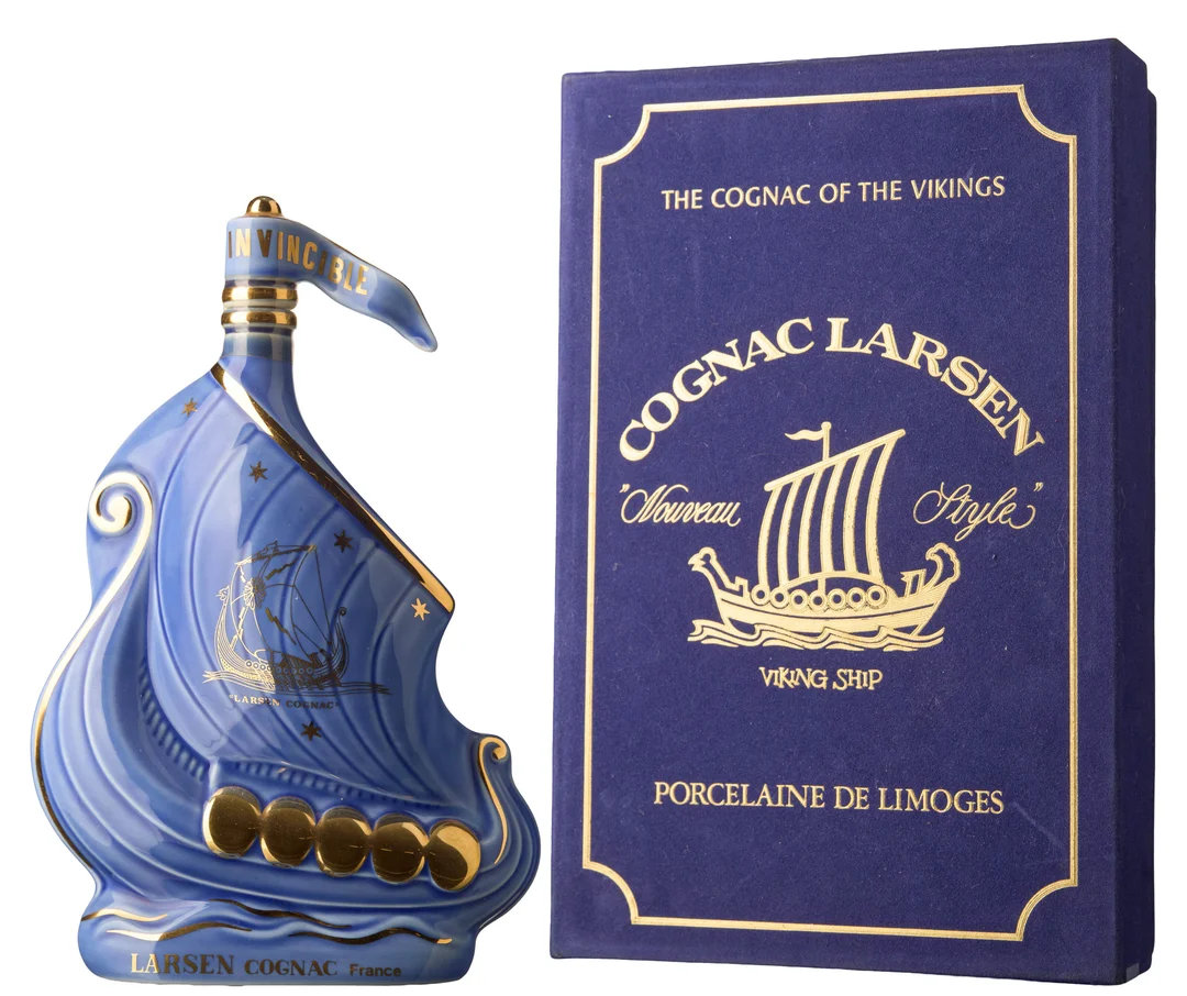 1 x Larsen Cognac Fine Champagne Viking Ship (OB) — 1 x Larsen Cognac Fine Champagne Viking Ship (OB) — Vin/Brennevin — Blomqvist