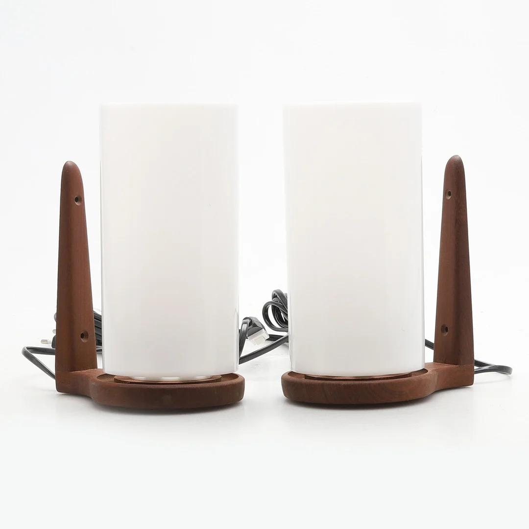 UNO & ÖSTEN KRISTIANSSON. Vägglampor, 1 par, Nr V32, Luxus, Vittsjö. — Wall Lights — Crafoord Auktioner Malmö
