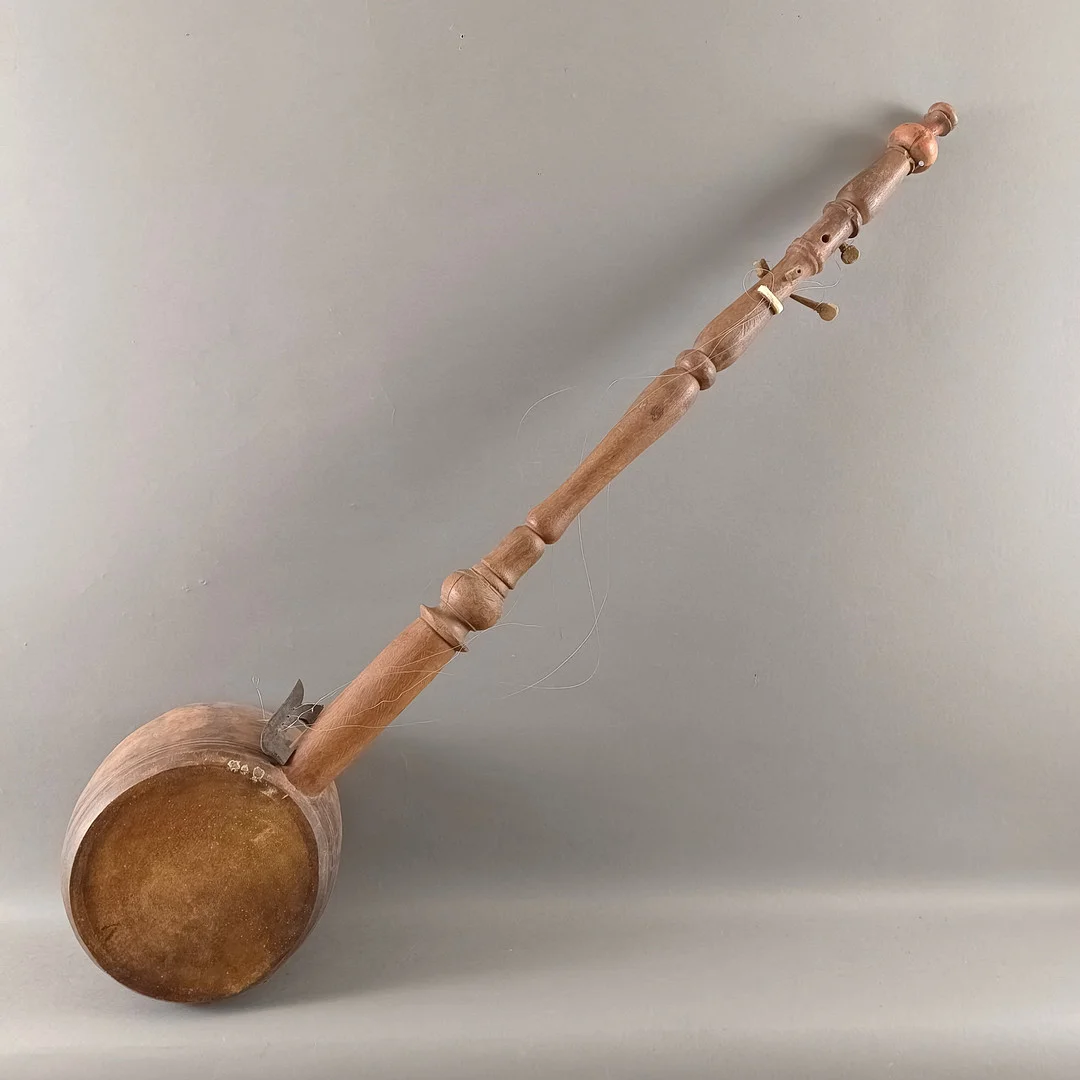 SAITENINSTRUMENT / LANGHALSLAUTE - WOHL SÜD- ODER ZENTRALASIEN, 20. JH. — Musical instruments — Auktionshaus Blank