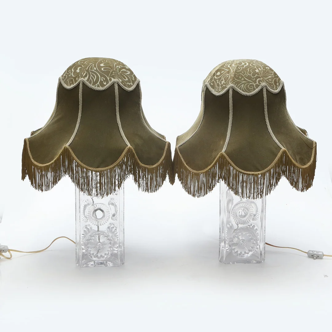 BORDSLAMPOR 2 st, glas, Kosta Sandberg, signerade. — Table Lamps — Kalmar Auktionsverk
