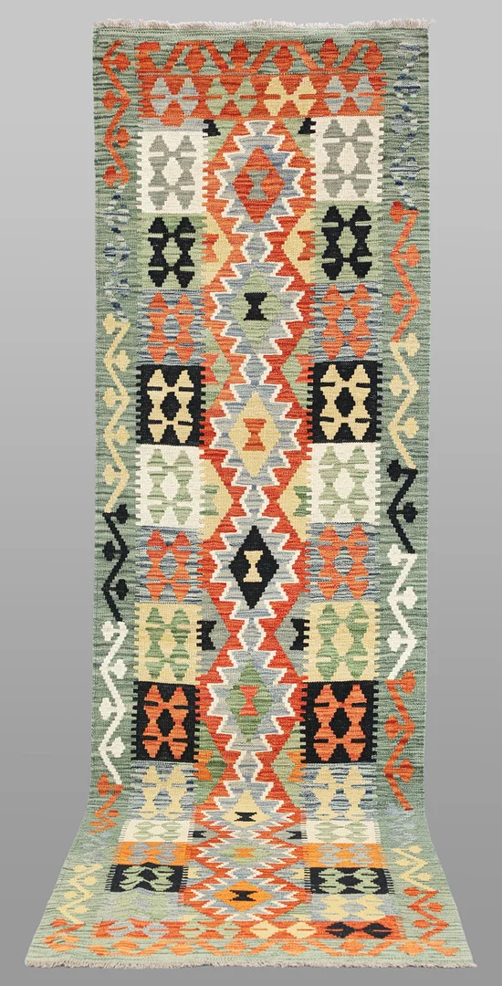MATTA, Kelim, gallerimodell, cirka 297 x 82 cm. — Oriental Carpets & Textiles — RA Auktionsverket Norrköping