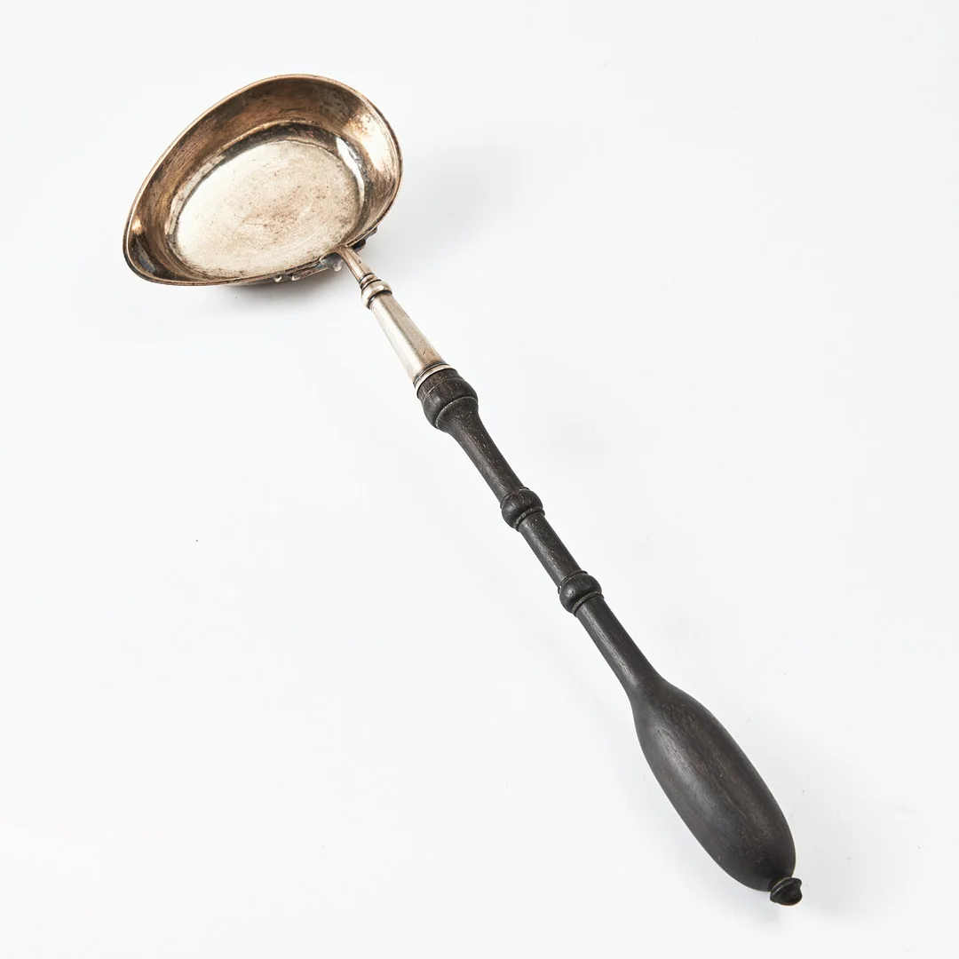 FREDRIK OCH WILHELM ZETHELIUS. Soppslev, silver med svärtat träskaft, Stockholm 1839. — Silver — Stockholms Auktionsverk Magasin 5