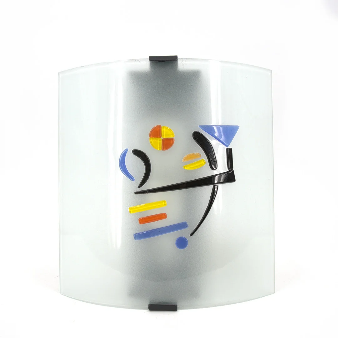 VÄGGLAMPA, bemålat glas, fäste av metall, nutida. — Wall Lights — Höganäs Auktionsverk
