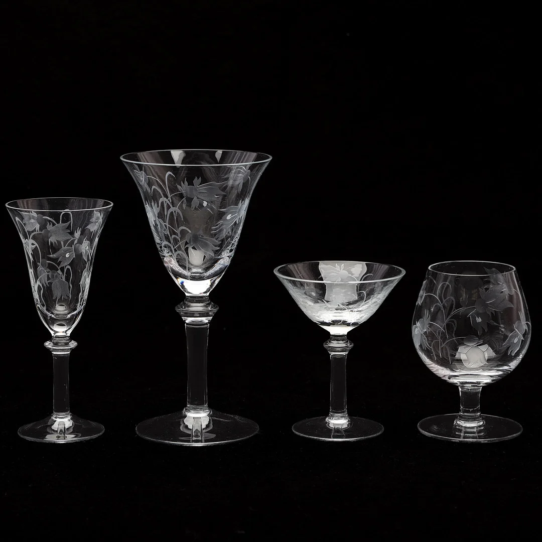 SERVISDELAR, 33 st, "Blåklocka", Duka. — Tableware — Auktionsmagasinet Vänersborg