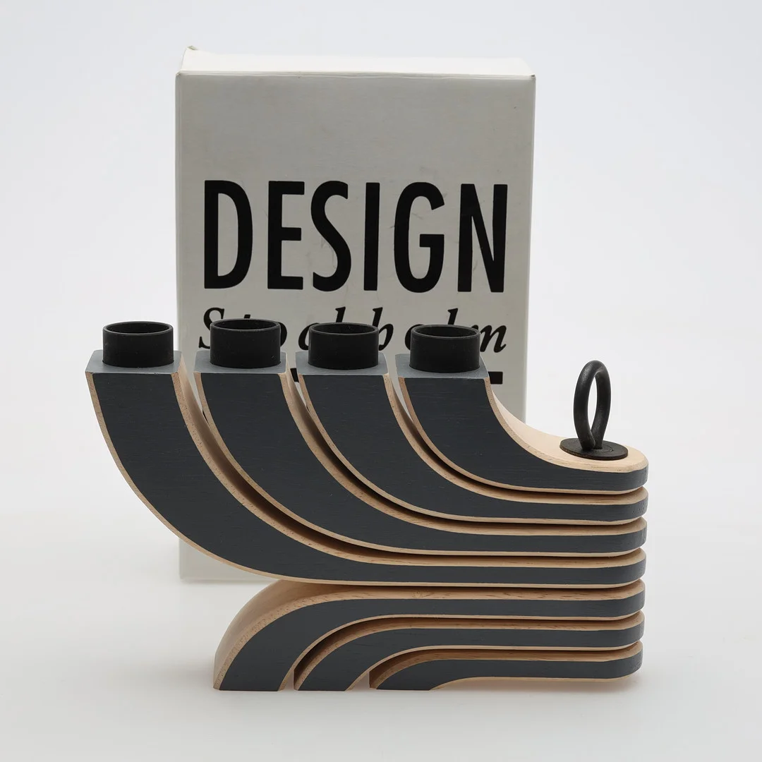 JONAS GRUNDELL. LJUSSTAKE, trä, Design House Stockholm. — Candlesticks — Höörs Auktionshall