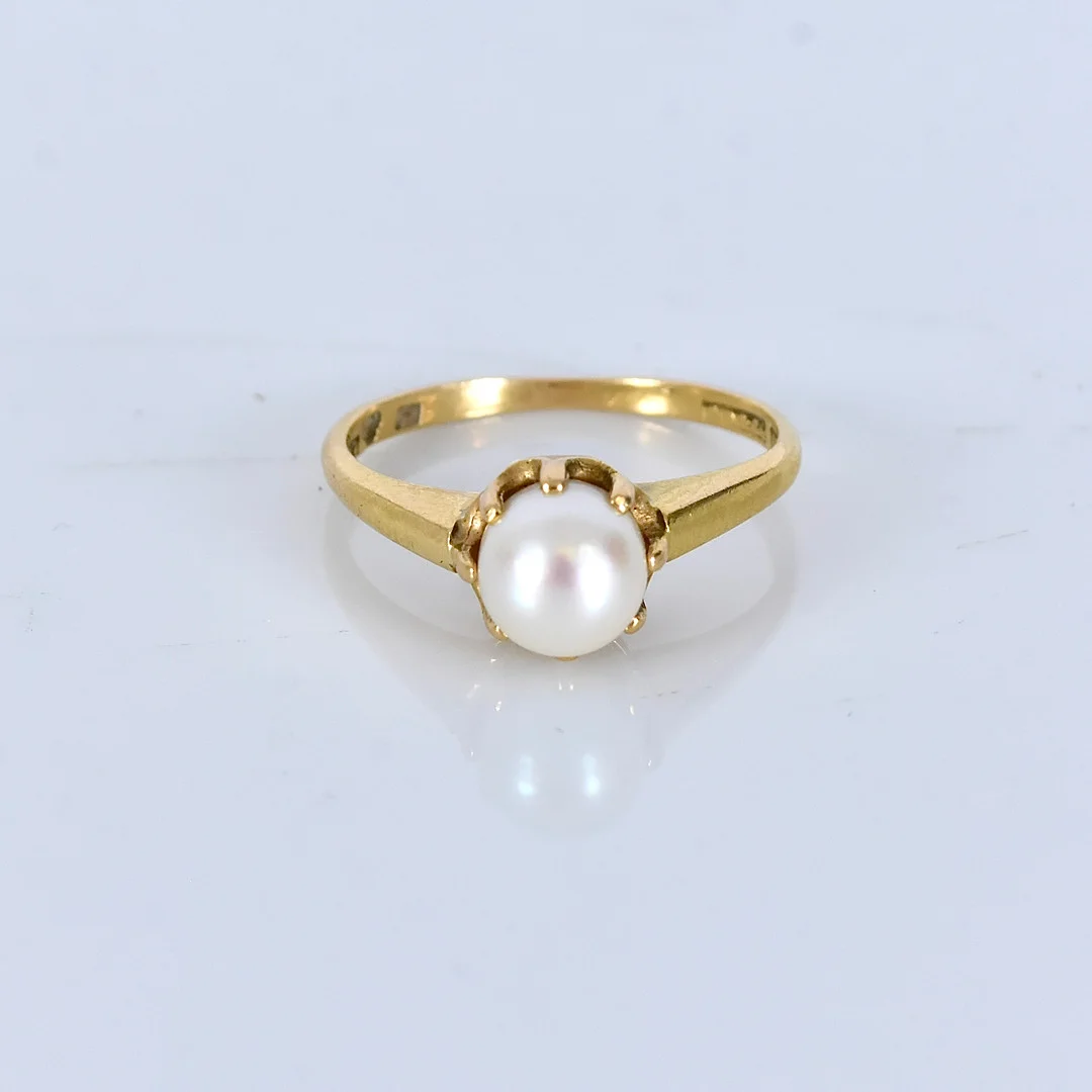 RING MED PÄRLA, 18K. — Rings — Halmstads Auktionskammare