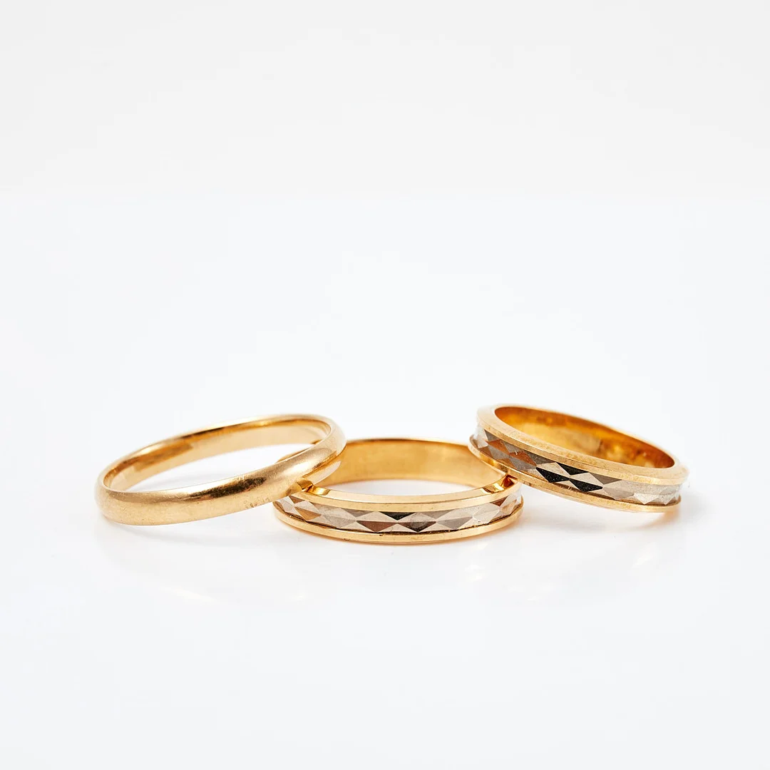 RINGAR, 3 styck, 18 k guld, Ceson Göteborg, BÖS Schalins Ringar AB Östersund. — Rings — Stockholms Auktionsverk Sickla