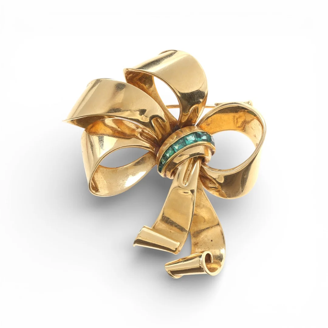 Bow-shaped Chevalier brooch in gold, circa 1940. — Brooches & Pendants — Balclis