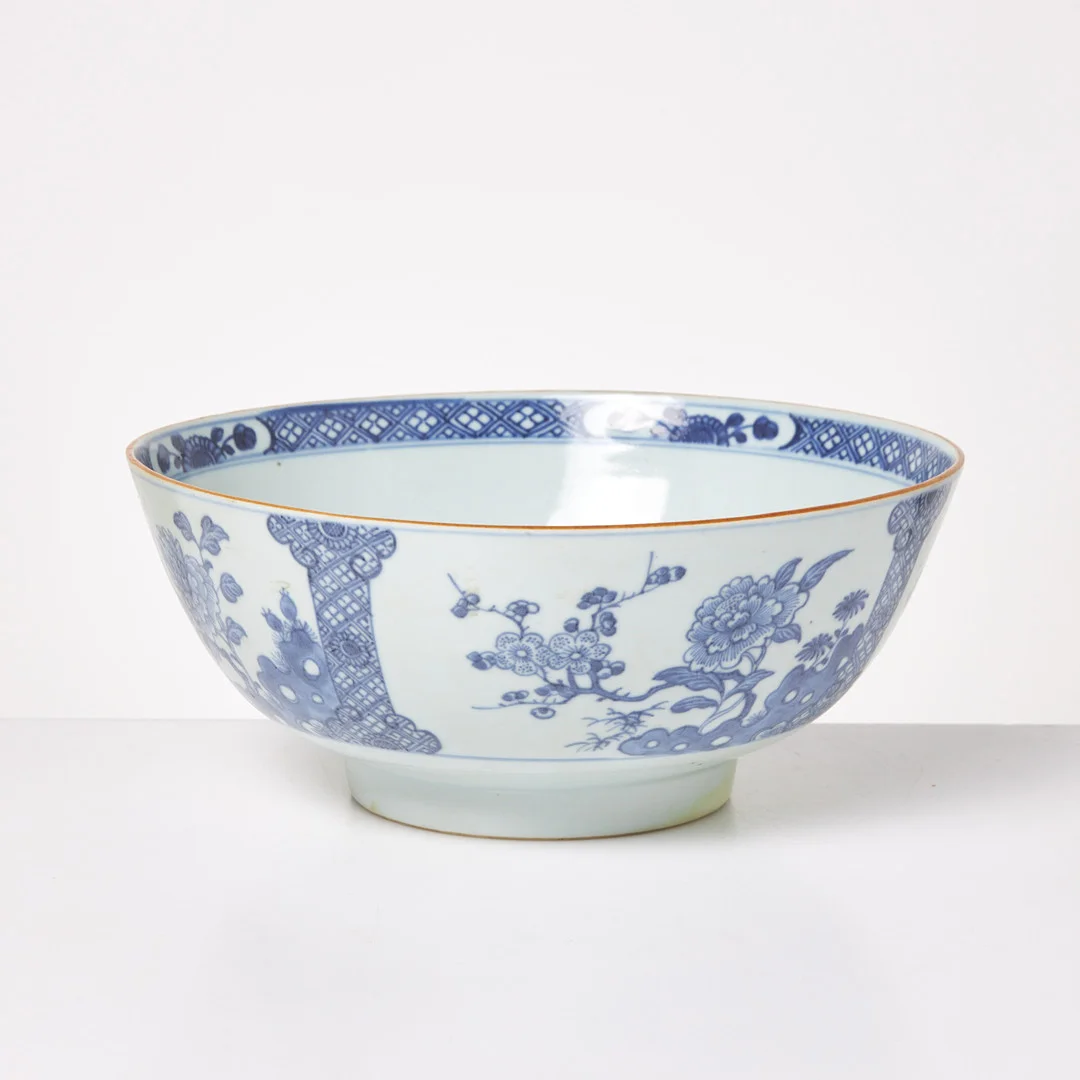 BÅLSKÅL. Kina, porslin, 1700 tal, underglasyrblått. — Ceramics & Porcelain — Stockholms Auktionsverk Sickla