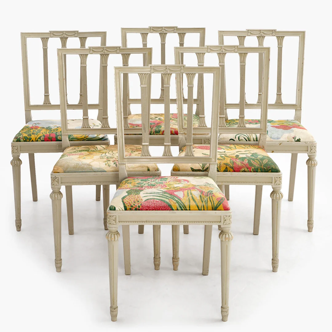 STOLAR 6 st, gustaviansk stil, klädda med Josef Frank tyg. — Armchairs & Chairs — Crafoord Auktioner Stockholm
