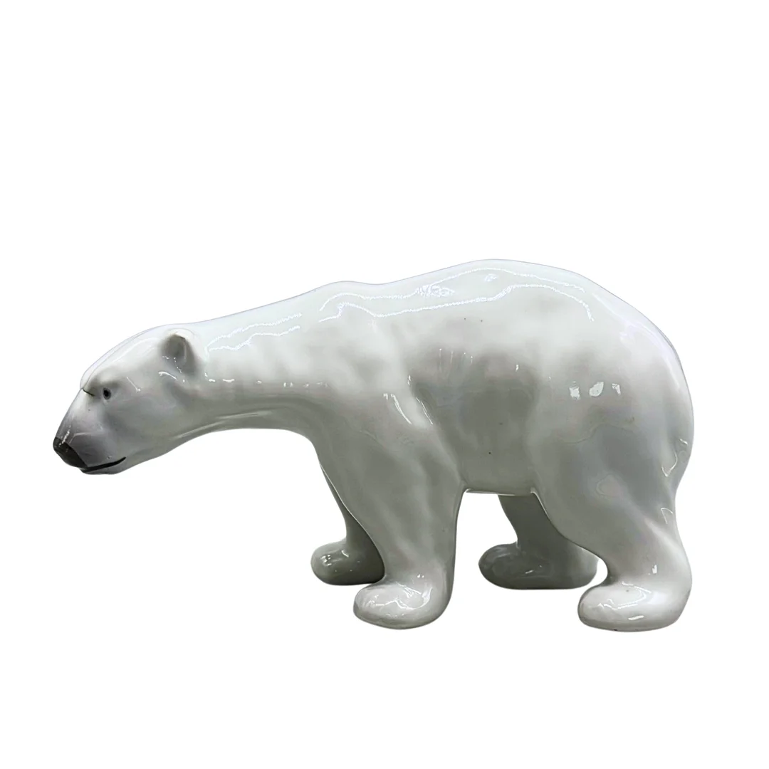 EISBÄRENFIGUR AUS PORZELLAN. — European — Auktionshaus Stuber's Hammerschlag