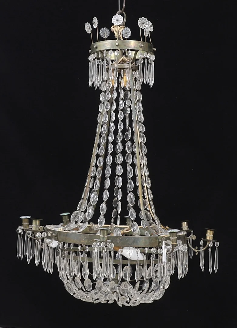 LJUSKRONA, mässing och slipade prismor, 1800-tal. — Ceiling lights — RA Auktionsverket Norrköping