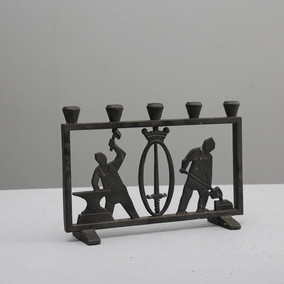 KANDELABER / LJUSSTAKE, gjutjärn, Överums Bruk. — Candlesticks — Södermanlands Auktionsverk