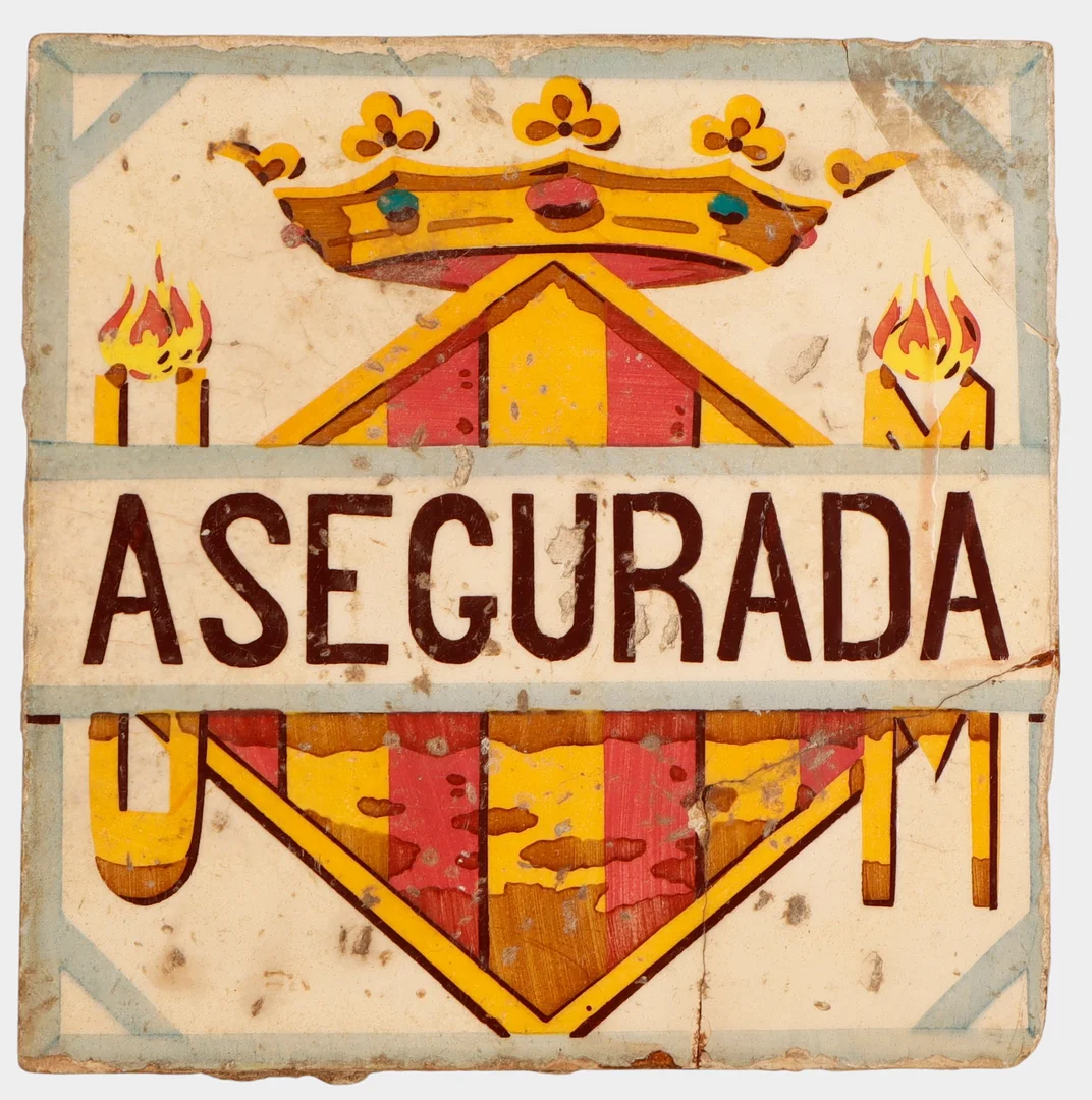 Azulejo valenciano de seguro contra incendios, de principios del siglo XX. — Ceramics & Porcelain — Barcelona Auctions
