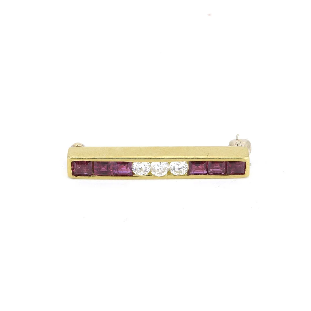 18CT GOLD RUBY & DIAMOND BROOCH. — Brooches & Pendants — Chalkwell Auctions