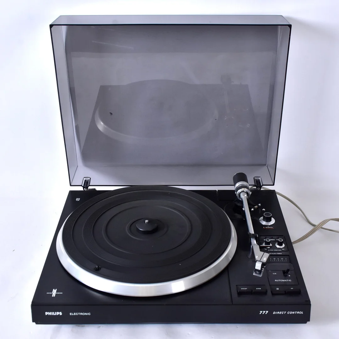 SKIVSPELARE, Philips, 777. — Modern consumer electronics — Halmstads Auktionskammare