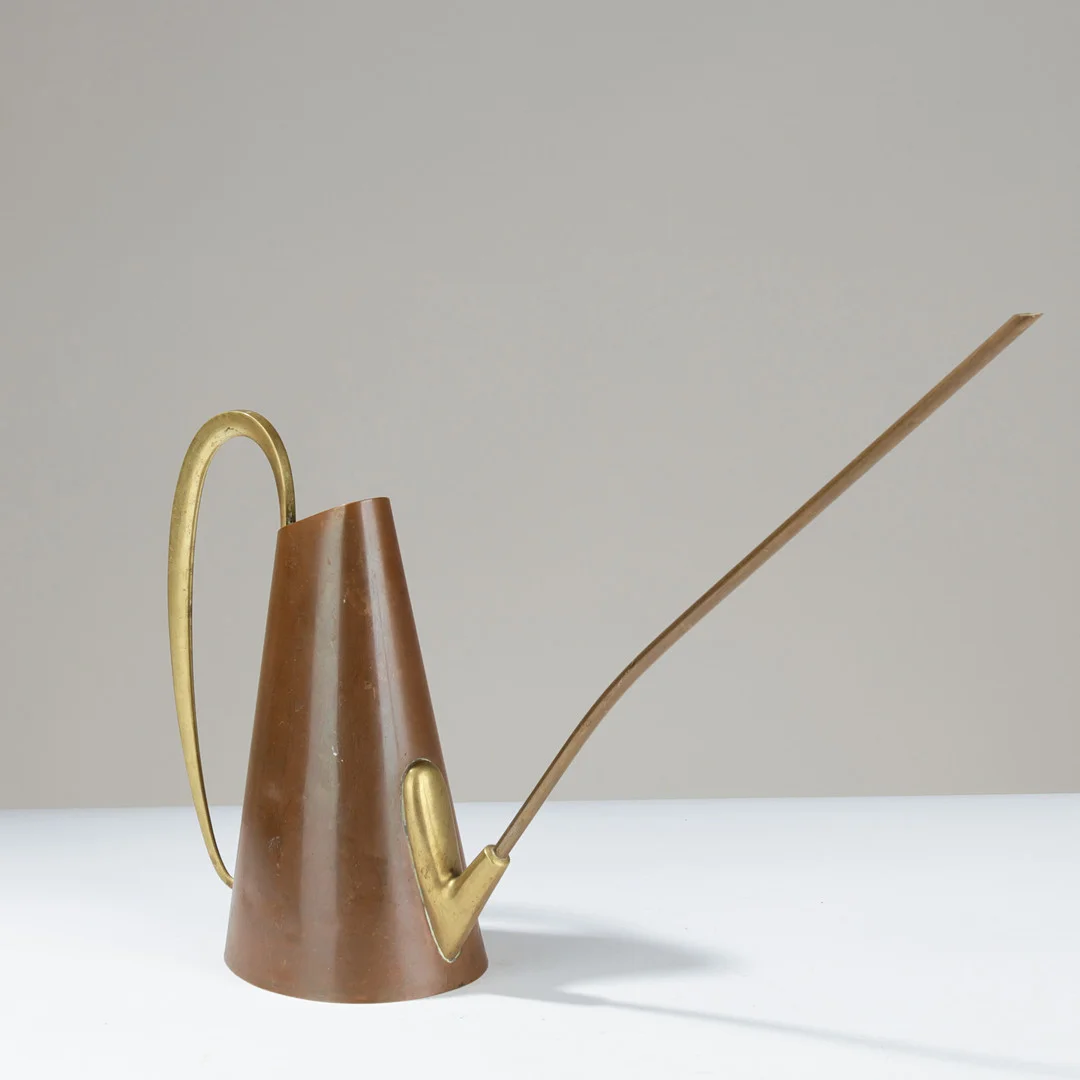 KARL HAGENAUER. Vandkande af kobber og messing, Illums Bolighus, Danmark, ca. 1950'erne. — Pewter, Brass & Copper — Palsgaard Kunstauktioner