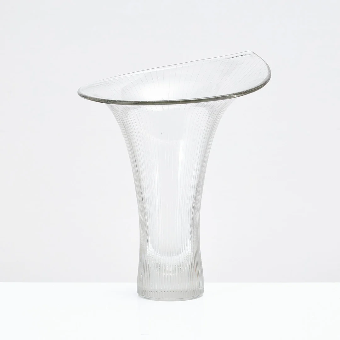 TAPIO WIRKKALA. Vas, "Kantarelli", glas, signerad och daterad -58, Iittala, Finland. — Art glass — Stockholms Auktionsverk Magasin 5