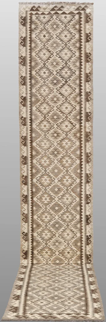 ORIENTMATTA. Kelim naturfärgad gallerimodell, 484 x 82 cm. — Oriental Carpets & Textiles — Gomér & Andersson Linköping