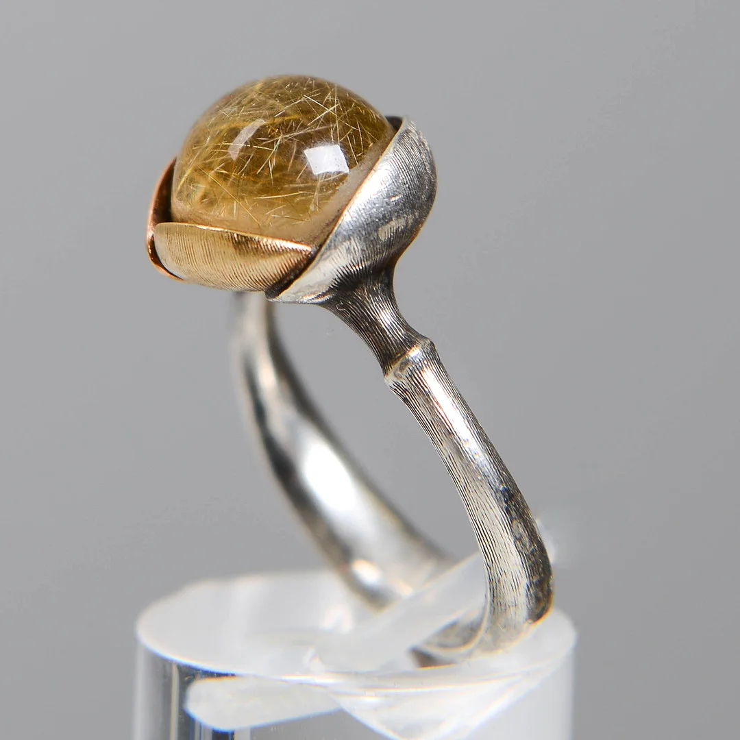 CHARLOTTE LYNGGAARD. "Lotus 2", ring, Ole Lynggaard, Danmark, stlk ca 17. — Rings — Formstad Auktioner