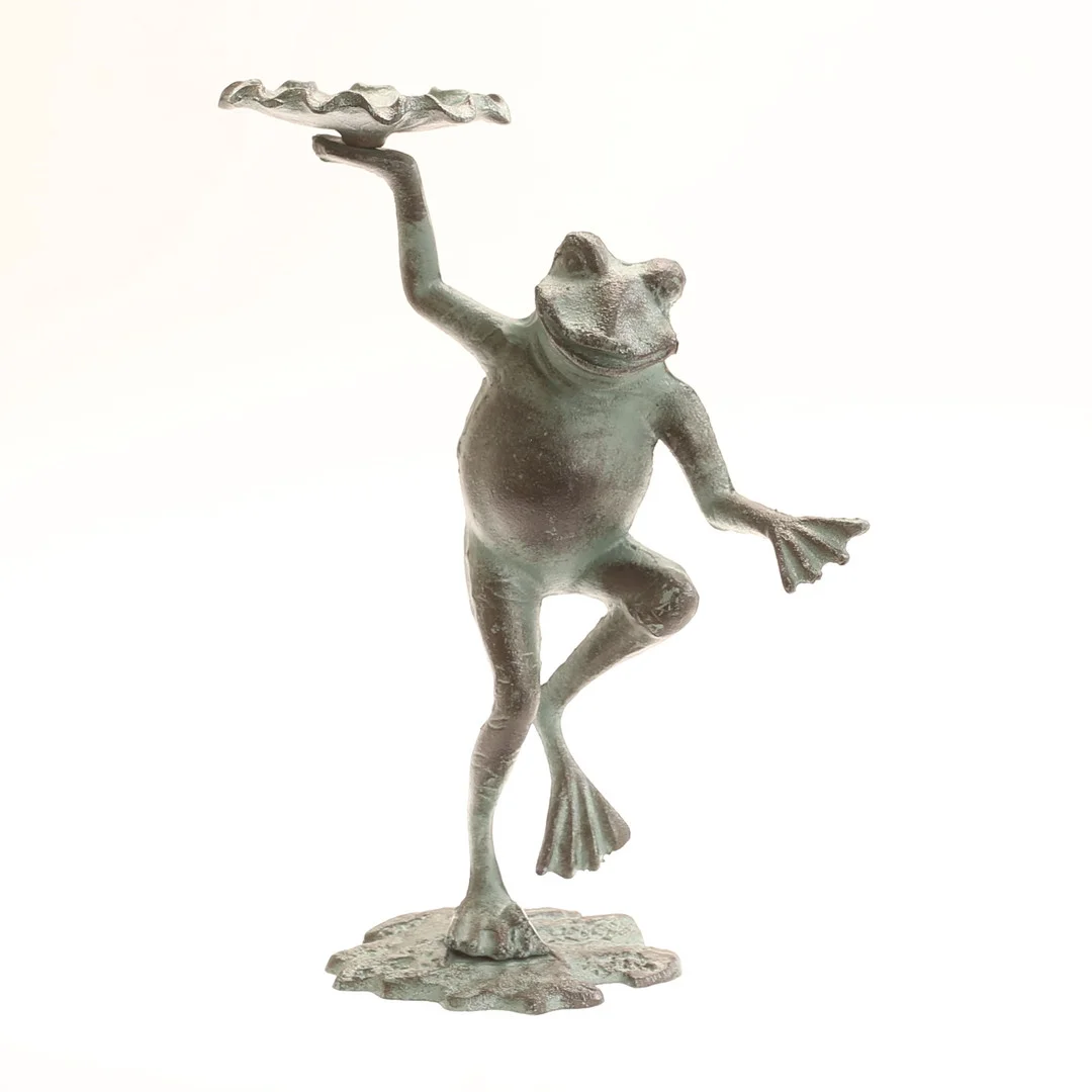 TRÄDGÅRDSSKULPTUR, groda, patinerat gjutjärn, samtida. — Garden Sculptures & Urns — RA Auktionsverket Norrköping